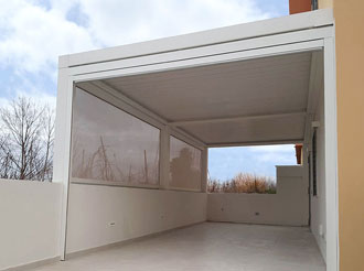struttura lamellare a 2 moduli 700x350 con tende a caduta