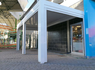 struttura con lamelle 602x320 in gelateria Luna Parka a Milano