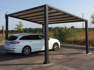 Pergola autoportante per la copertura di un'auto e di un furgone