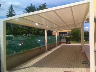 Pergola autoportante con telo in pvc bianco