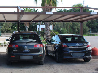 Struttura a sbalzo per ricovero auto