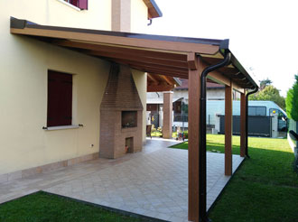 Pergola in alluminio con tende motorizzate e telo in pvc