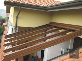 Pergola in alluminio modello air con tenda motorizzata