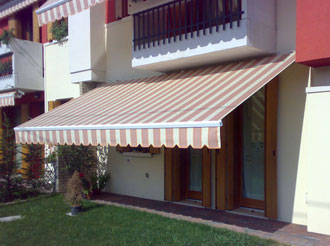 Tenda da sole con tessutro acrilico a righe