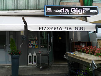 Tende a bracci completa di scritta su mantovana